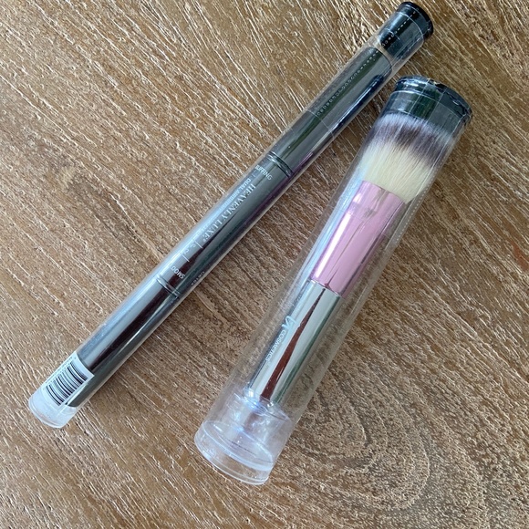 it cosmetics Skincare New It Cosmetics Brush Set C598 And Dual Airbrush Concealer Poshmark